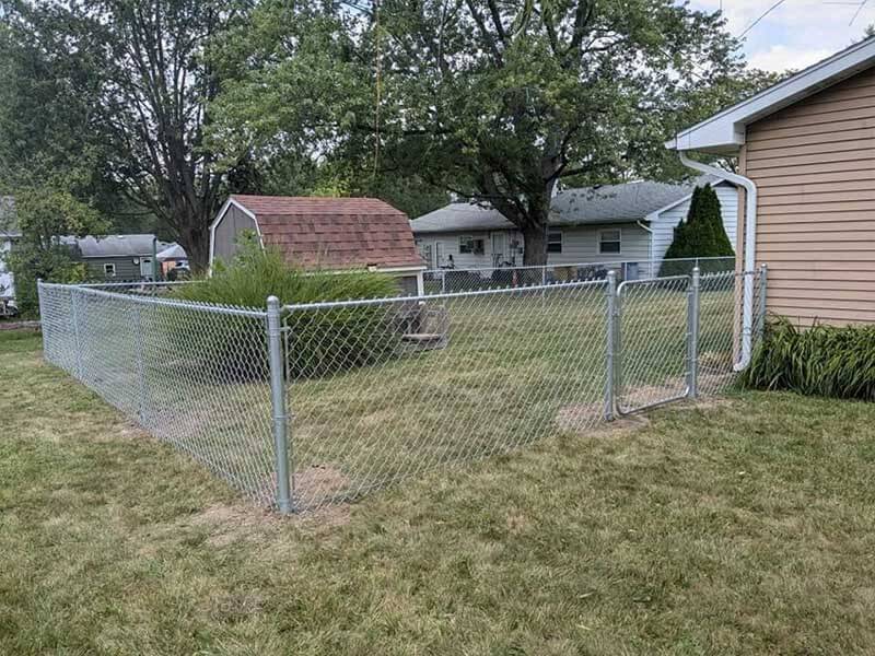 Chain link fence contractor in Fort Wayne IN