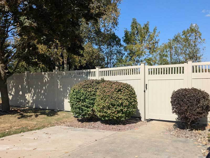 Vinyl fence contractor in Fort Wayne IN